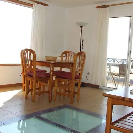 Vila Sleeps 2 Pool Wifi T691619 Uga