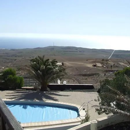 Vila Sleeps 2 Pool Wifi T691619 *