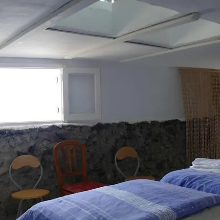 Vila Sleeps 2 Pool Wifi T691619 Uga