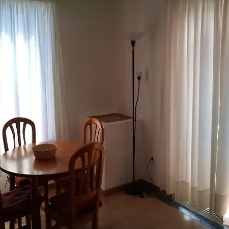 Vila Sleeps 2 Pool Wifi T691619 Uga