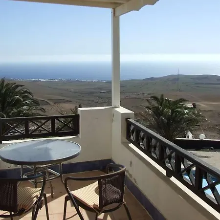 Vila Sleeps 2 Pool Wifi T691619 Uga