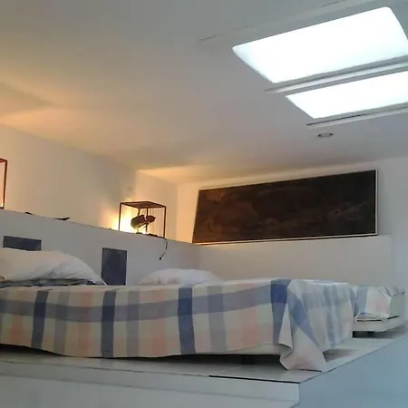 Sleeps 2 Pool Wifi T691619 Vila